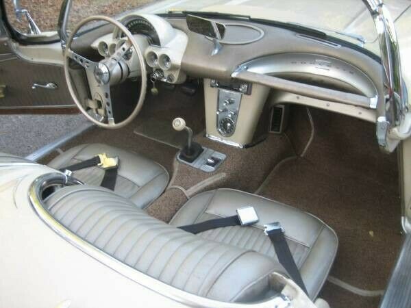 Chevrolet Corvette 1962 image number 7