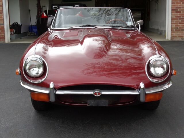 Jaguar E-Type 1970 image number 24