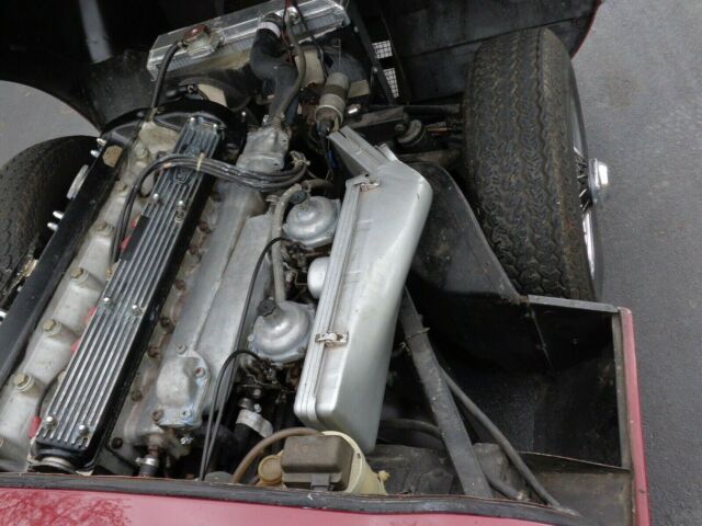 Jaguar E-Type 1970 image number 33