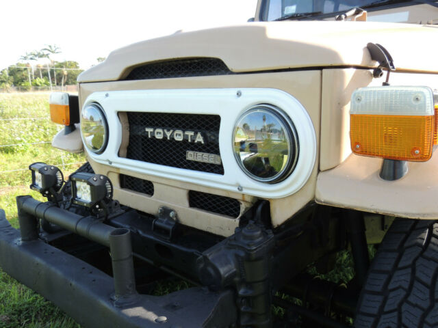 Toyota Land Cruiser 1976 image number 1