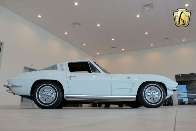 Chevrolet Corvette 1964 image number 19