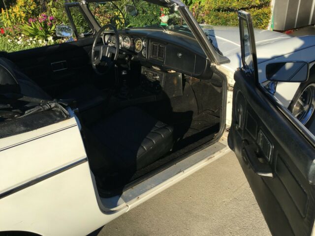 MG MGB 1979 image number 17