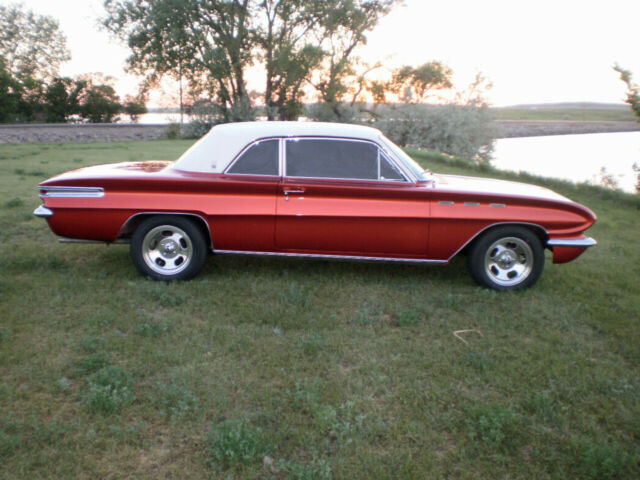 Buick Skylark 1961 image number 5