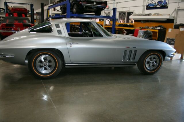 Chevrolet Corvette 1965 image number 30