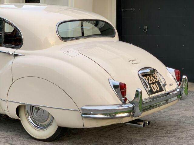 Jaguar Mark IX 1961 image number 33