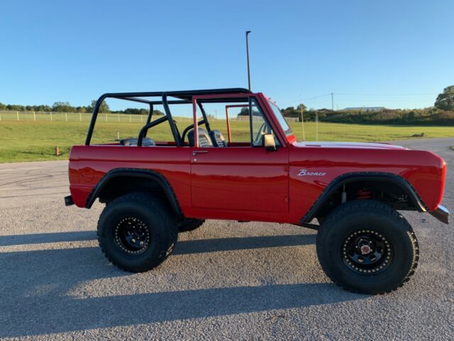 Ford Bronco 1966 image number 2