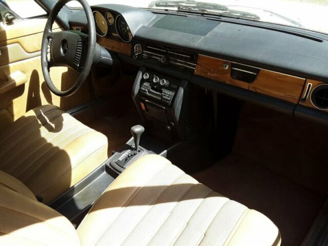 Mercedes-Benz 280C 1974 image number 20