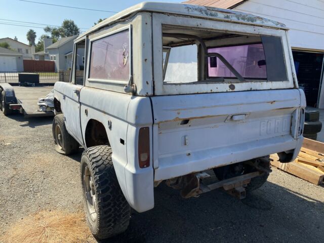 Ford Bronco 1973 image number 2