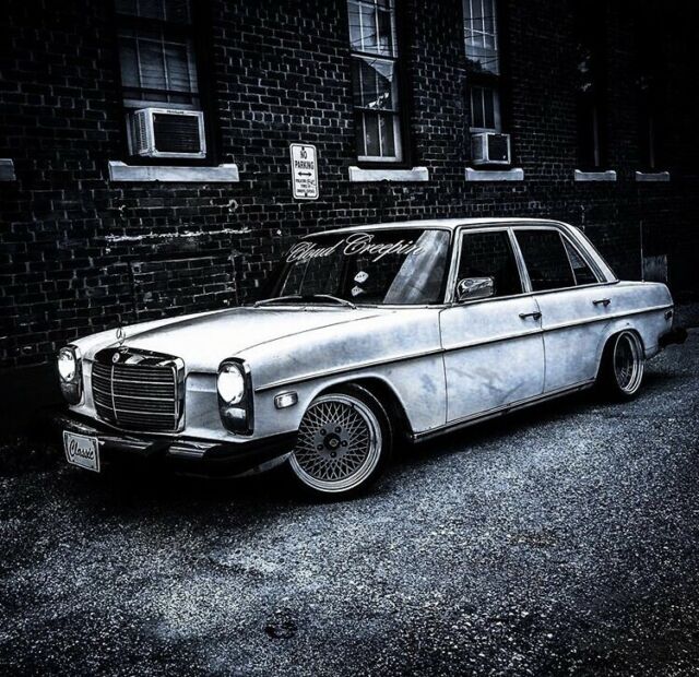 Mercedes-Benz 240D 1975 image number 0