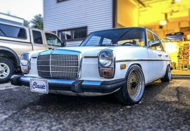 Mercedes-Benz 240D 1975 image number 12