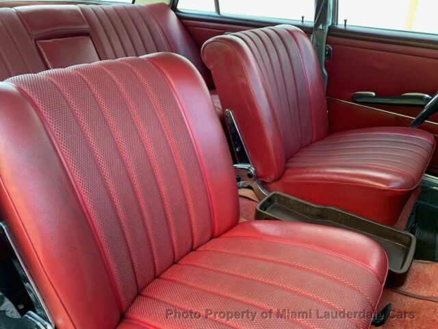 Mercedes-Benz 200-Series 1966 image number 20