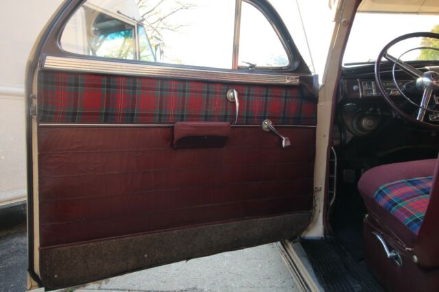 Chrysler New Yorker 1947 image number 12