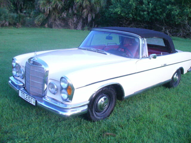 Mercedes-Benz 200-Series 1967 image number 12