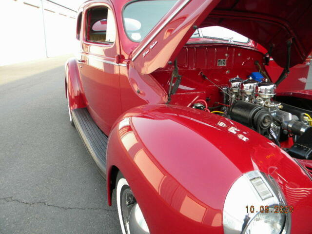 Ford Deluxe 1940 image number 1