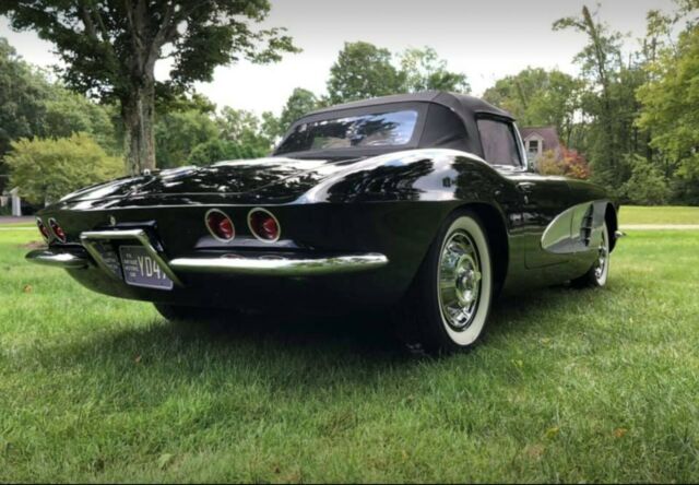 Chevrolet Corvette 1961 image number 27