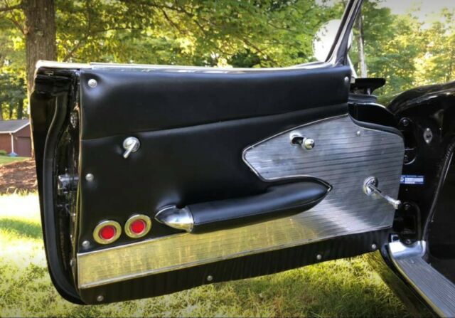 Chevrolet Corvette 1961 image number 29