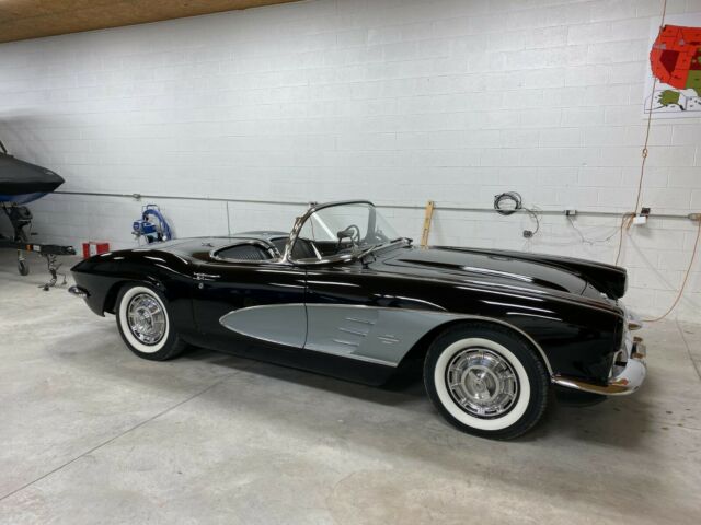 Chevrolet Corvette 1961 image number 37