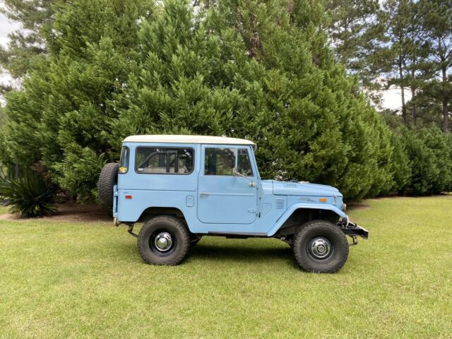 Toyota Land Cruiser 40 1973 image number 12