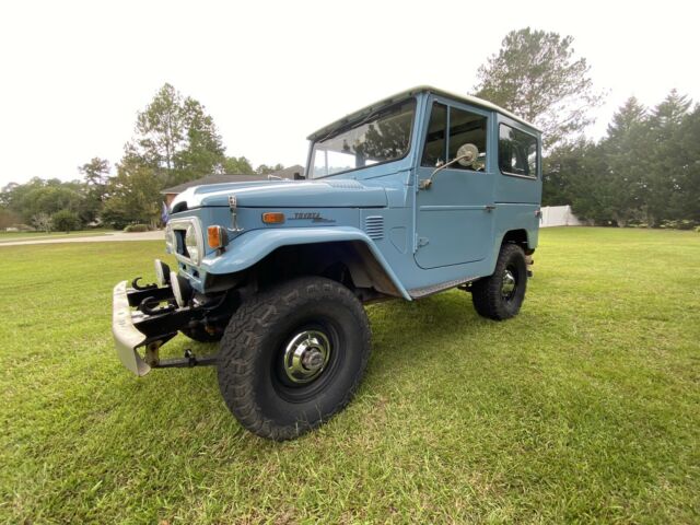 Toyota Land Cruiser 40 1973 image number 4