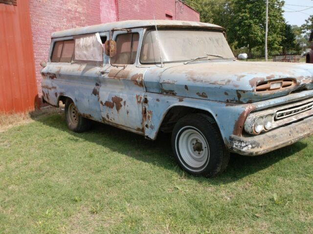 Chevrolet Suburban 1961 image number 1