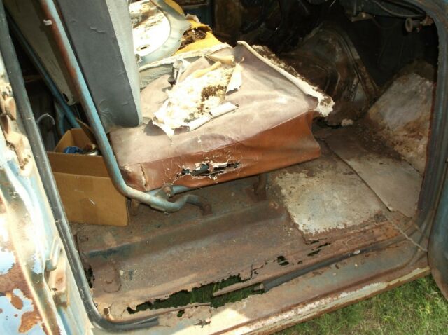 Chevrolet Suburban 1961 image number 2