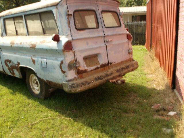 Chevrolet Suburban 1961 image number 29