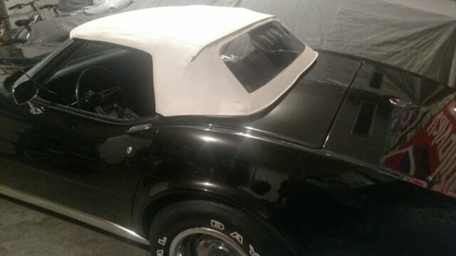 Chevrolet Corvette 1975 image number 19