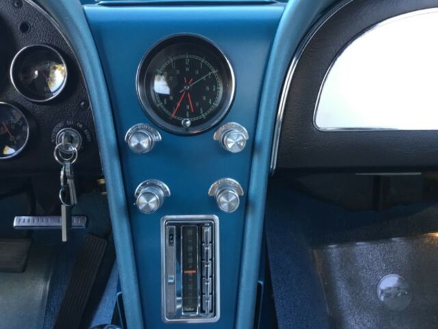 Chevrolet Corvette 1965 image number 26