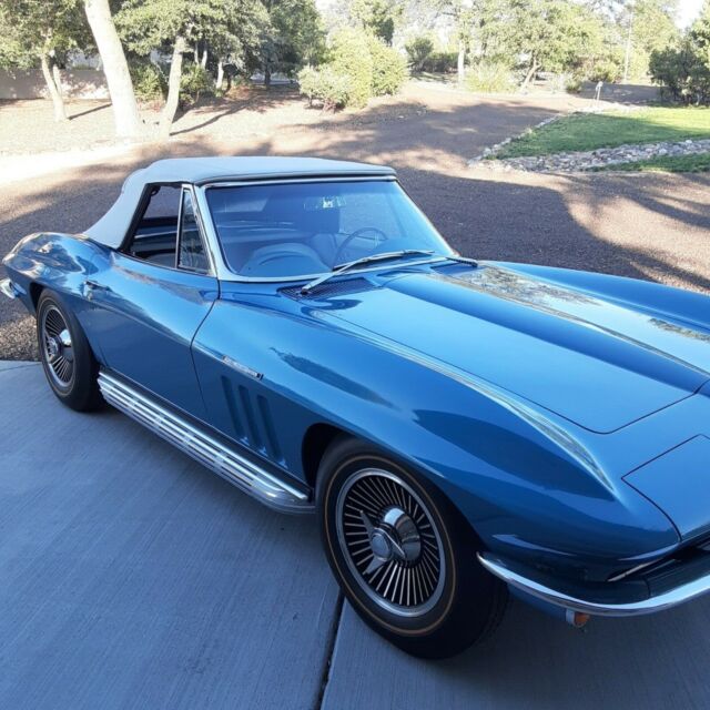 Chevrolet Corvette 1965 image number 31