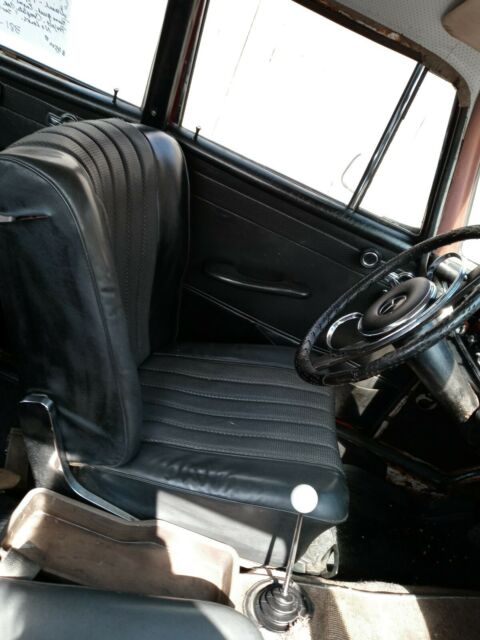 Mercedes-Benz 200-Series 1967 image number 20