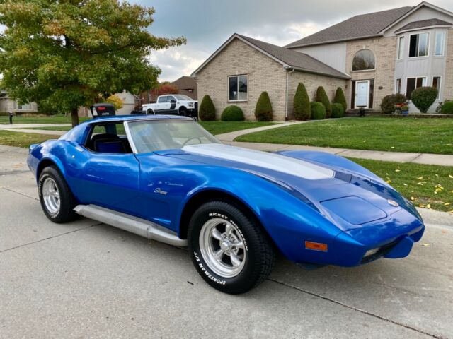 Chevrolet Corvette 1975 image number 0