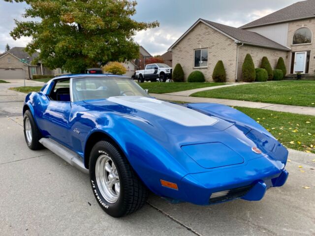 Chevrolet Corvette 1975 image number 28