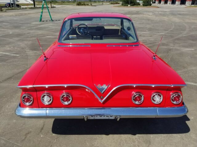 Chevrolet Impala 1961 image number 4
