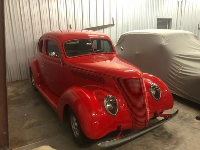 Ford Coupe 1937 image number 3