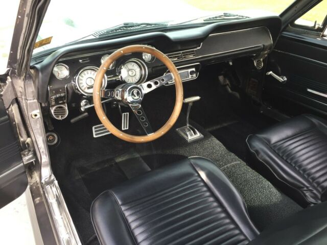 Ford Mustang 1967 image number 14