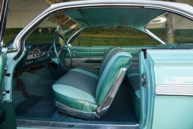 Chevrolet Impala 2 Door Hardtop Custom 1961 image number 18