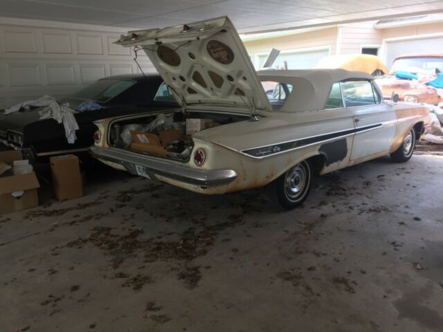 Chevrolet Impala 1961 image number 1