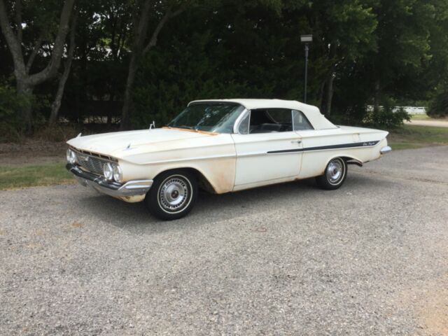 Chevrolet Impala 1961 image number 2