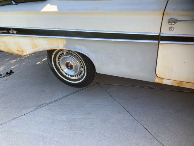 Chevrolet Impala 1961 image number 23