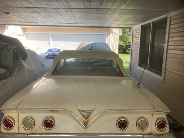 Chevrolet Impala 1961 image number 33