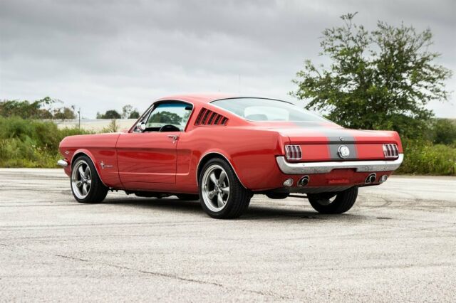 Ford Mustang 1965 image number 2