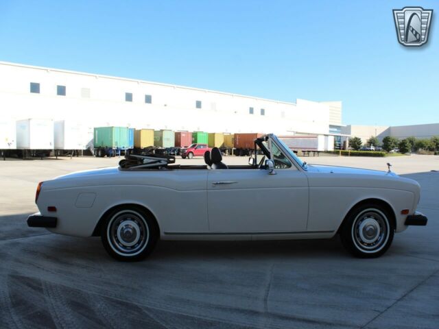 Rolls-Royce Corniche 1973 image number 18