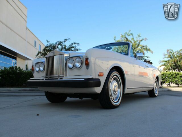 Rolls-Royce Corniche 1973 image number 4