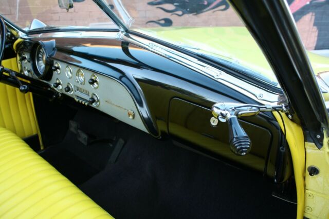 Ford Crestliner 1951 image number 20