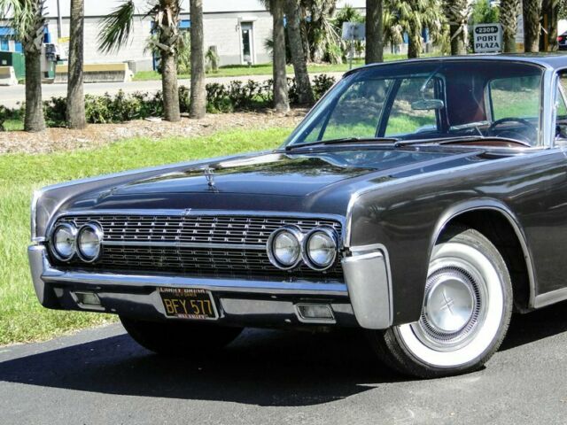Lincoln Continental 1962 image number 2