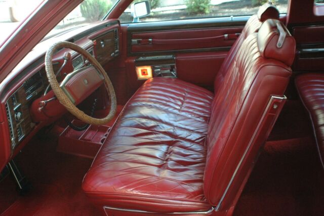 Cadillac DeVille 1977 image number 10