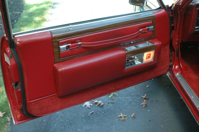 Cadillac DeVille 1977 image number 32