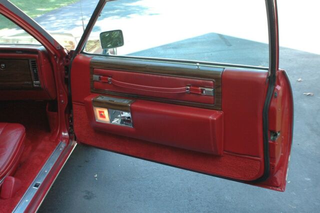 Cadillac DeVille 1977 image number 40