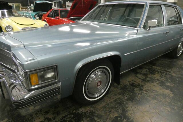 Cadillac DeVille 1978 image number 2