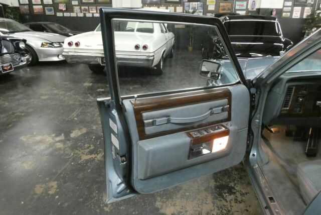 Cadillac DeVille 1978 image number 8